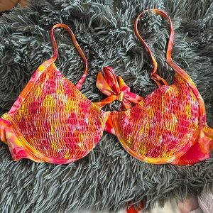 Patterned bikini top